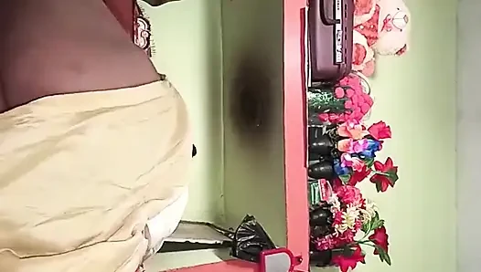 Hintli üvey kız kardeş inek pozisyonunda seks