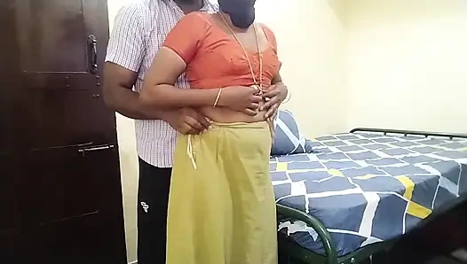 Тамильская жена трахает домохозяйку