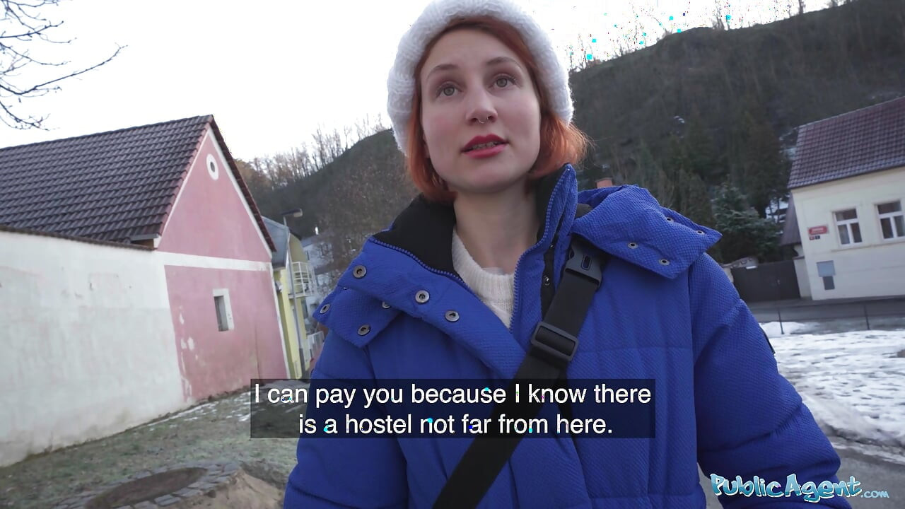 Hän riisuu hermostuneena vaatteensa tuntemattoman edessä POV:ssa - Public Agent