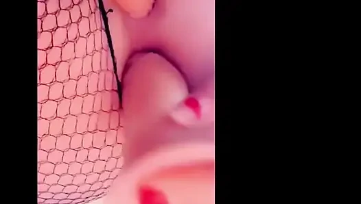 Kırbaç amcık götte dildo parmaklıyor