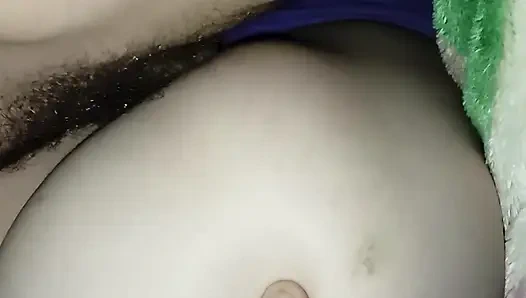 Menelusuri ekor ibu dewasa dari belakang