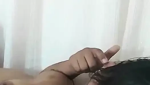 Массажистка August Skye пальцами Sarah Arabic, чтобы ударить ее