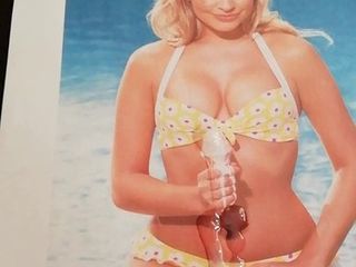 Holly Willoughby cumtribute