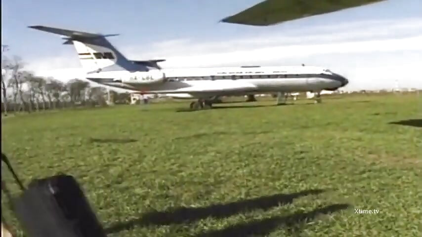 Vruća orgija s tri vrlo seksi cure koje imaju strast prema kurcu