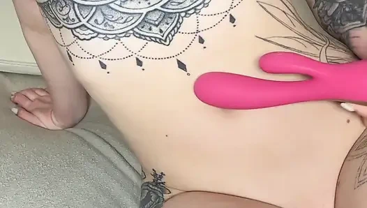 Белая тинка используется вибратор для удовольствия и оргазма, сделать видео для ее бойфренда