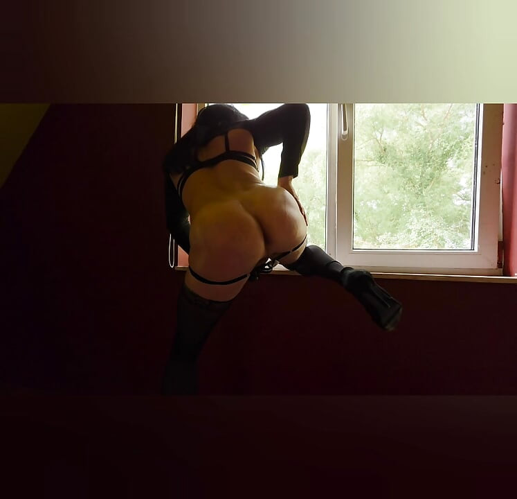 Virgin ass muscle sissy babe shoeing her sexy body