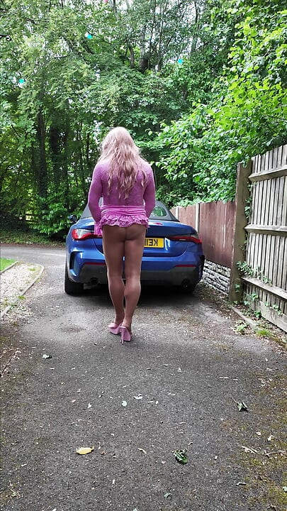 性感的 Crossdresser Kellycd2022 穿着我的粉色连裤袜和棕褐色连裤袜自慰