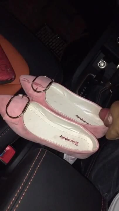 Cum in pink heel