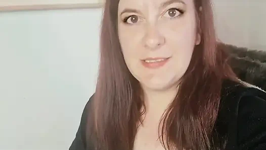 Gorgeous Italian MILF Has a Fantastic Orgasm with Terri From Honeyplaybox