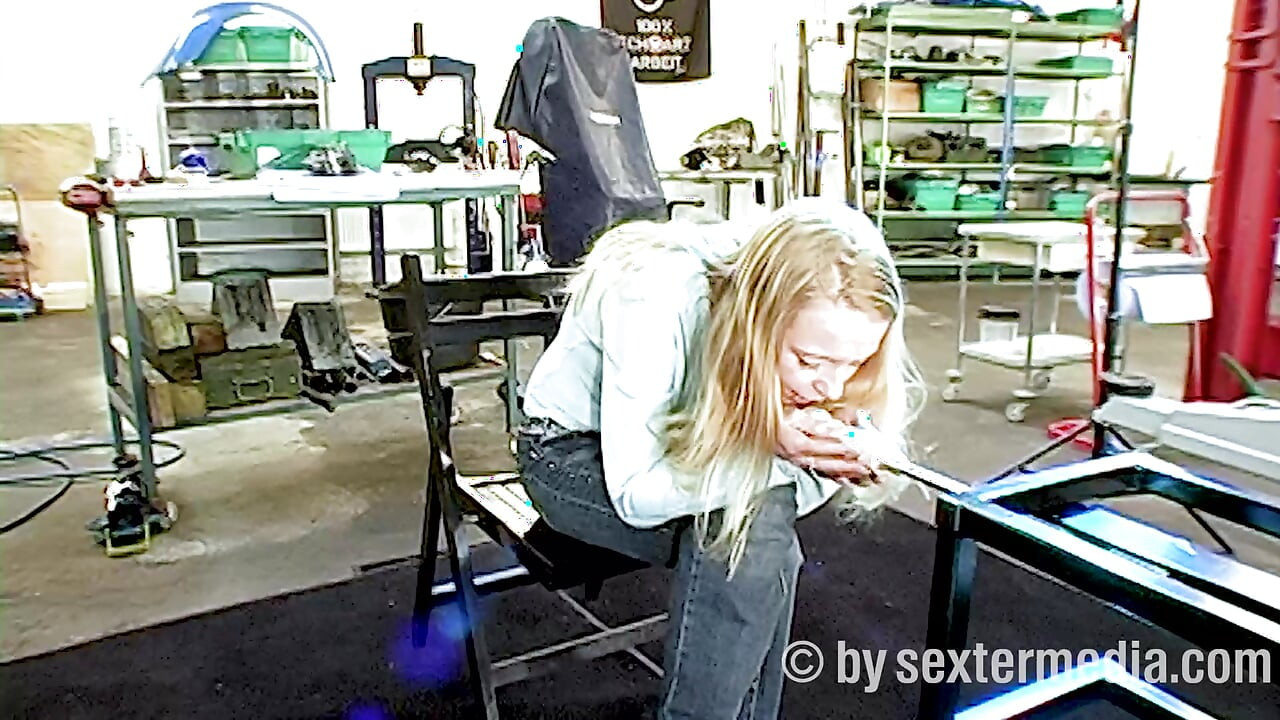 Doggy-style Machine Penetrates