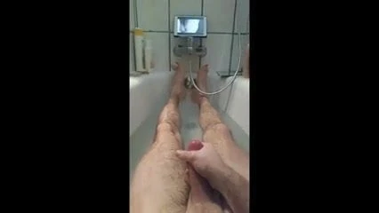 Big Cumshots Handjob weit gespritzt