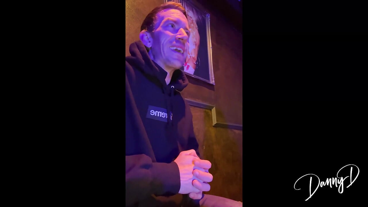 Cocorose Danny'ye vip özel dans ediyor