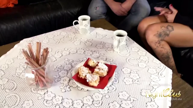 Milf fuck her tinder date, he fucked her ass