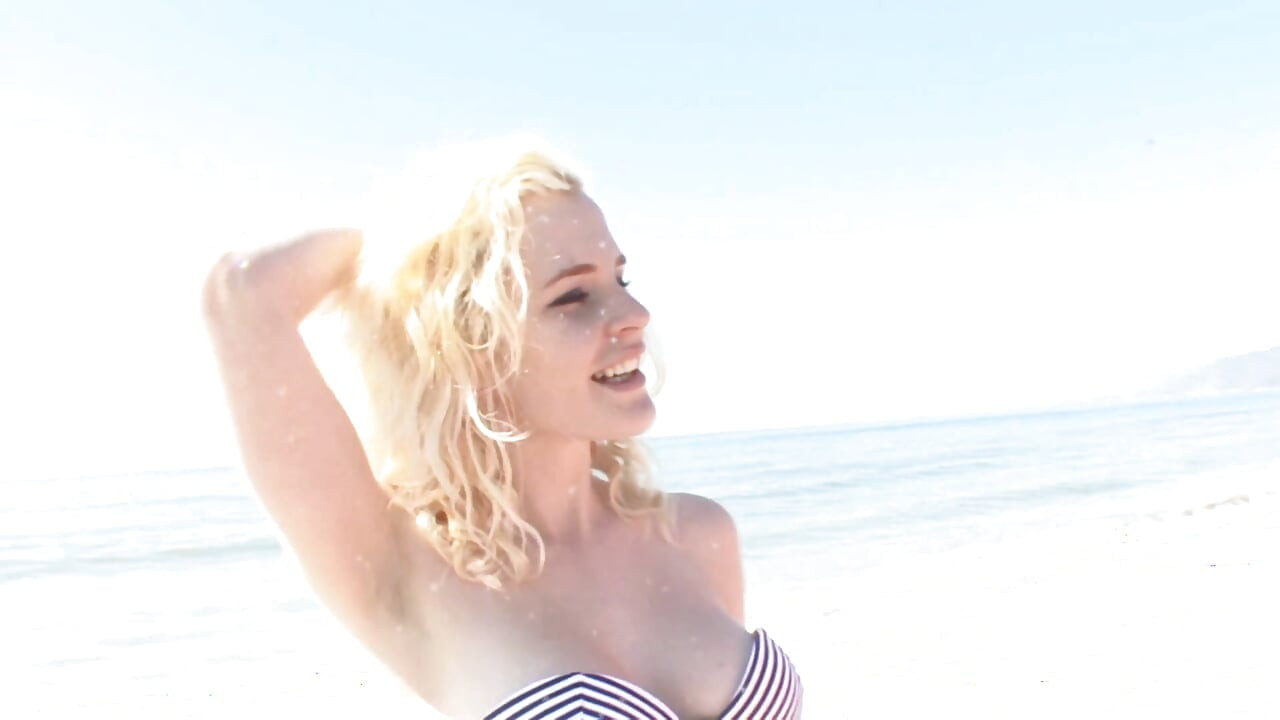 Blonde Cuties Cali Carter and Catie Parker Come in From the Beach for a Little One on One Lesbian Action 4K