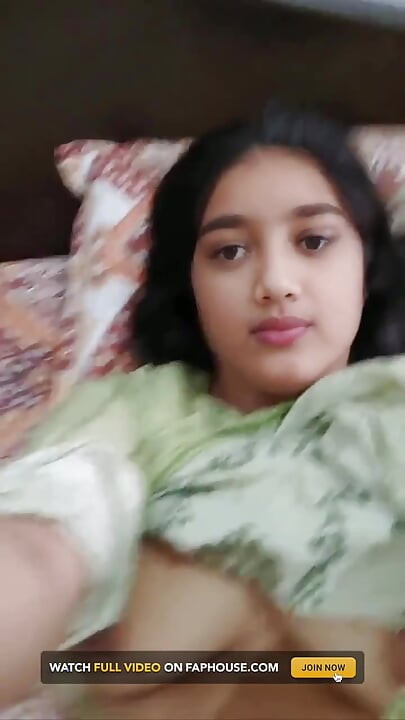 Chica India Del Pueblo Folla Caliente Coño Dedeándose Y Mostrando Tetas Y Jugando Con Los Dedos En Video