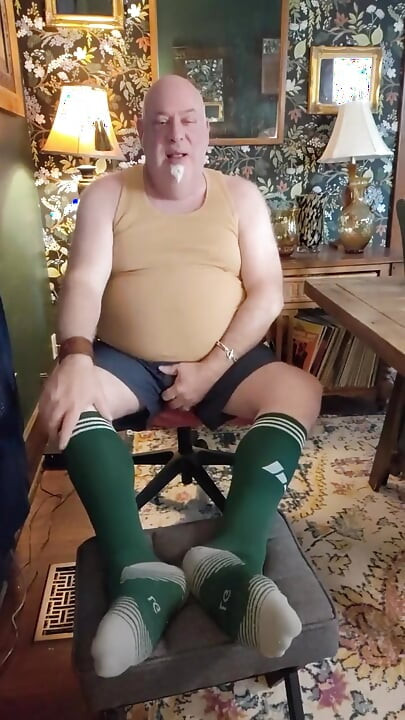 Beardaddychub Makes a Fan Shoot His Load!