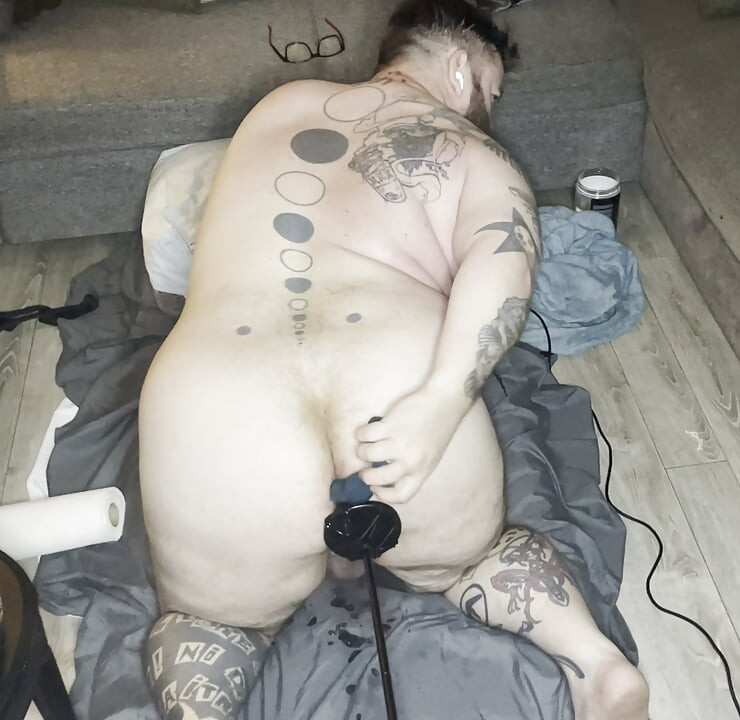 Fuck machine fucks my big ass doggy style