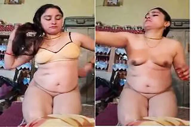 Today Exclusive-Horny Paki Shows Her Boobs...
