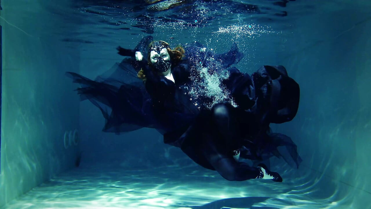 Underwater shooting - full backstage