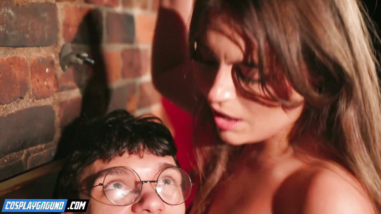 Selina Bentz trong vai Hermione Granger cầu xin Harry Potter cho con cu cứng dài của anh ấy - Harry Potter porn cosplay parody