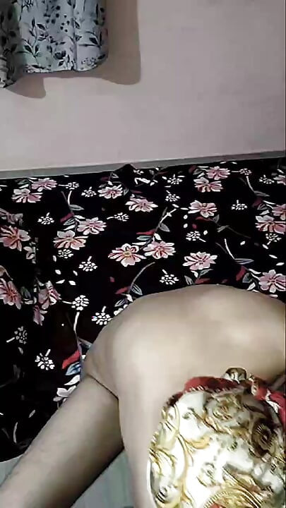 Μπαντάνα φορώντας Bhabhi Squirts.