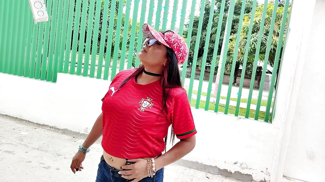 Delicioso sexo anal com uma linda estudante universitária que estava por aí fora de uma ponte estadual.