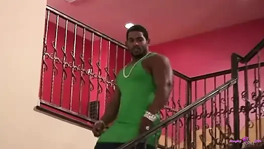 Один бисексуальный девчонку плюс другой недостаточно, чтобы укрощать голодный могучий большой черный член Левиафан.