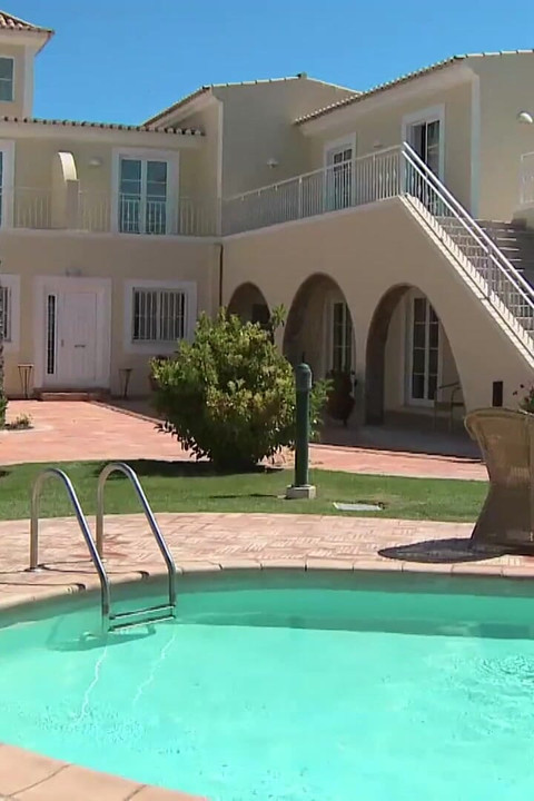 Naomi mostra sua bunda incrível para a Jamaica