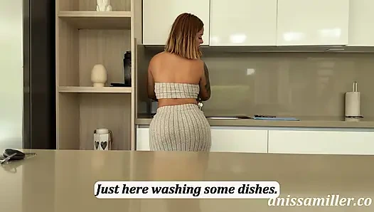 我的丈夫又累了，所以我今天早上和我的继子做爱