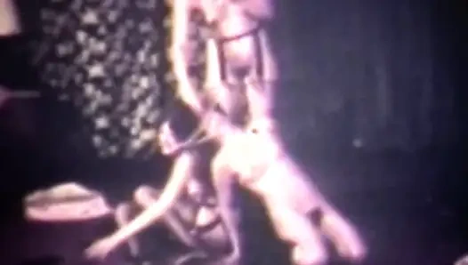 Lesbians Tie Themselves up