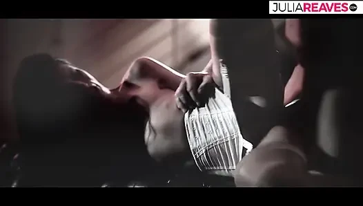 Azgın kız orgazm olana kadar yalanıyor