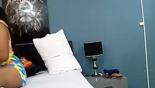 Ich schere mit meiner Freundin, bis ich zum Orgasmus komme.