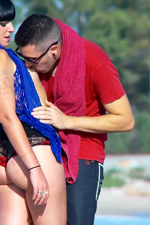 French beauty Natacha Guapa gets ass fucked on a common beach