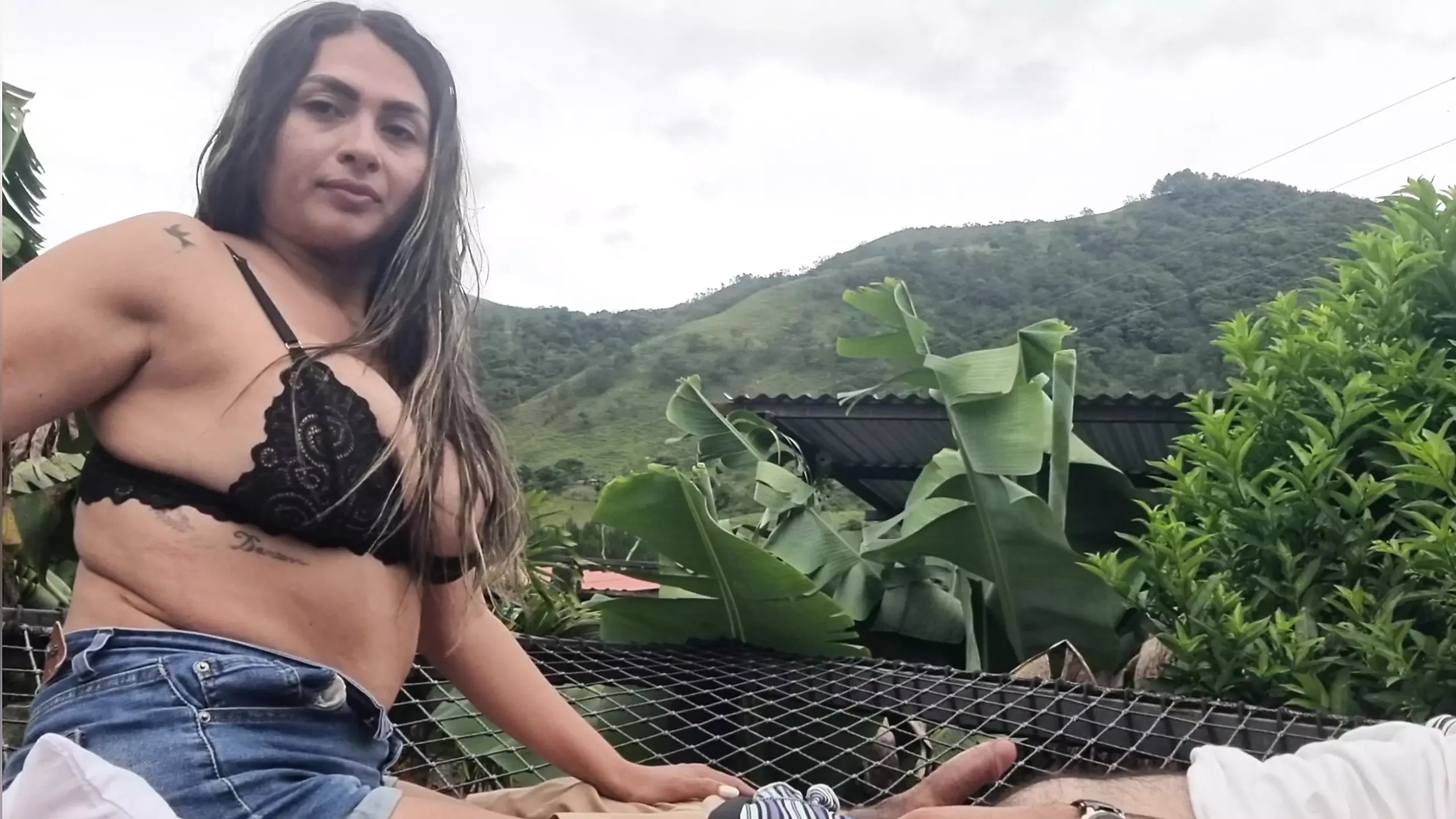 outdoor blowjob on vacation with girlfriend