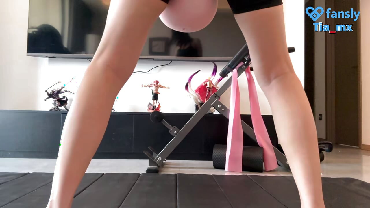 Emika-sensei excitedly masturbated during the workout and squirted