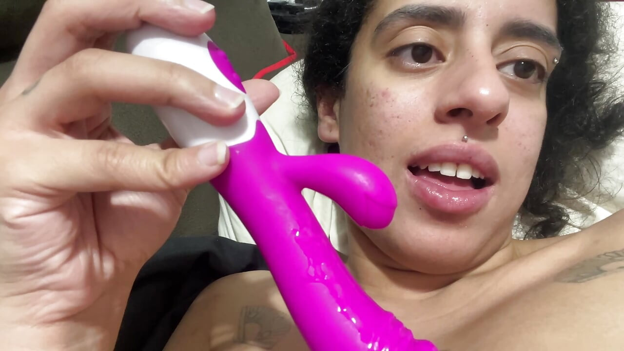 Hairy goddess dildoing herself