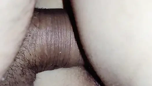 Çoraplı ve güzel iç çamaşırlı sıska orta yaşlı seksi kadın modeliyle güzel seks