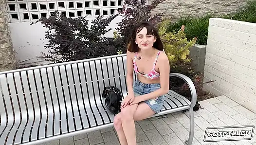 Gotfilled Lana Smalls genişletiliyor ve dolduruluyor