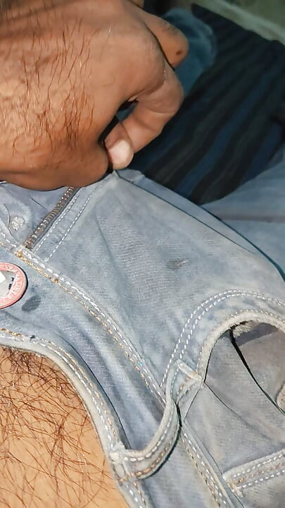עבודת יד בחדר האמבטיה בהינדי, בחורים מהודו בדלהי