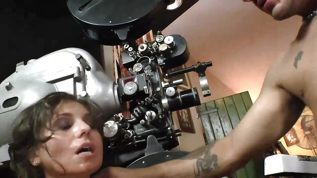 Silvia neemt de pik van Omar Galanti in haar kont!