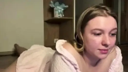 Büyük bir yarakla anal sikişiyor