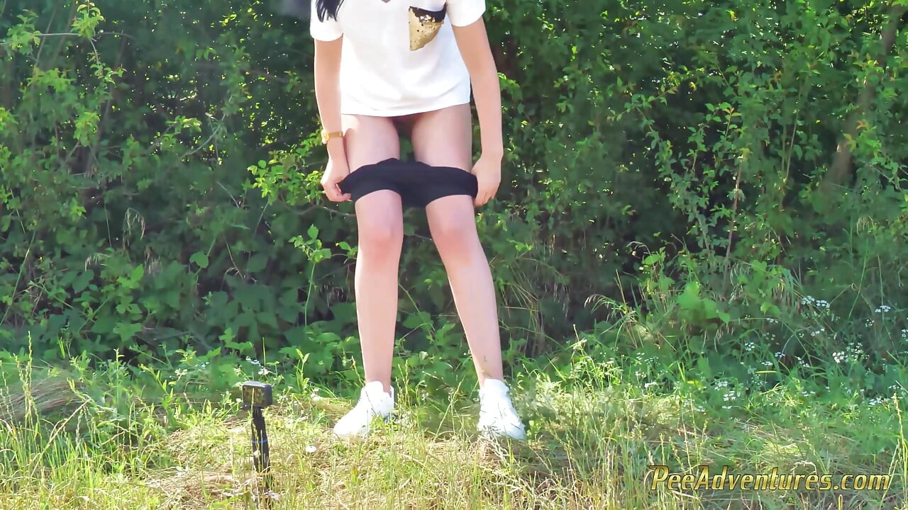 Sexy Brunette Trying Hard to Empty Her Bladder Outside, Then Quick Pee Next to a House in Construction
