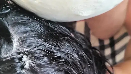 Arabisches paar bringt stier mit großem schwanz mit, um sie zum cuckold zu machen