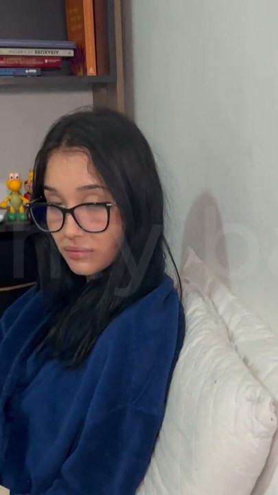 Young girl with cold to give the pussy I put it to make a pacifier | Clip 1