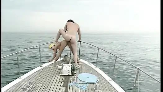 Frau Mit Turbanen Lutscht Schwanz Und Wird Von Einem Italienischen Seemann in Den Hintern Gefickt