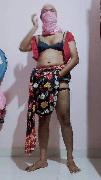 Thrilling moment from "Saree solo satisfaction"