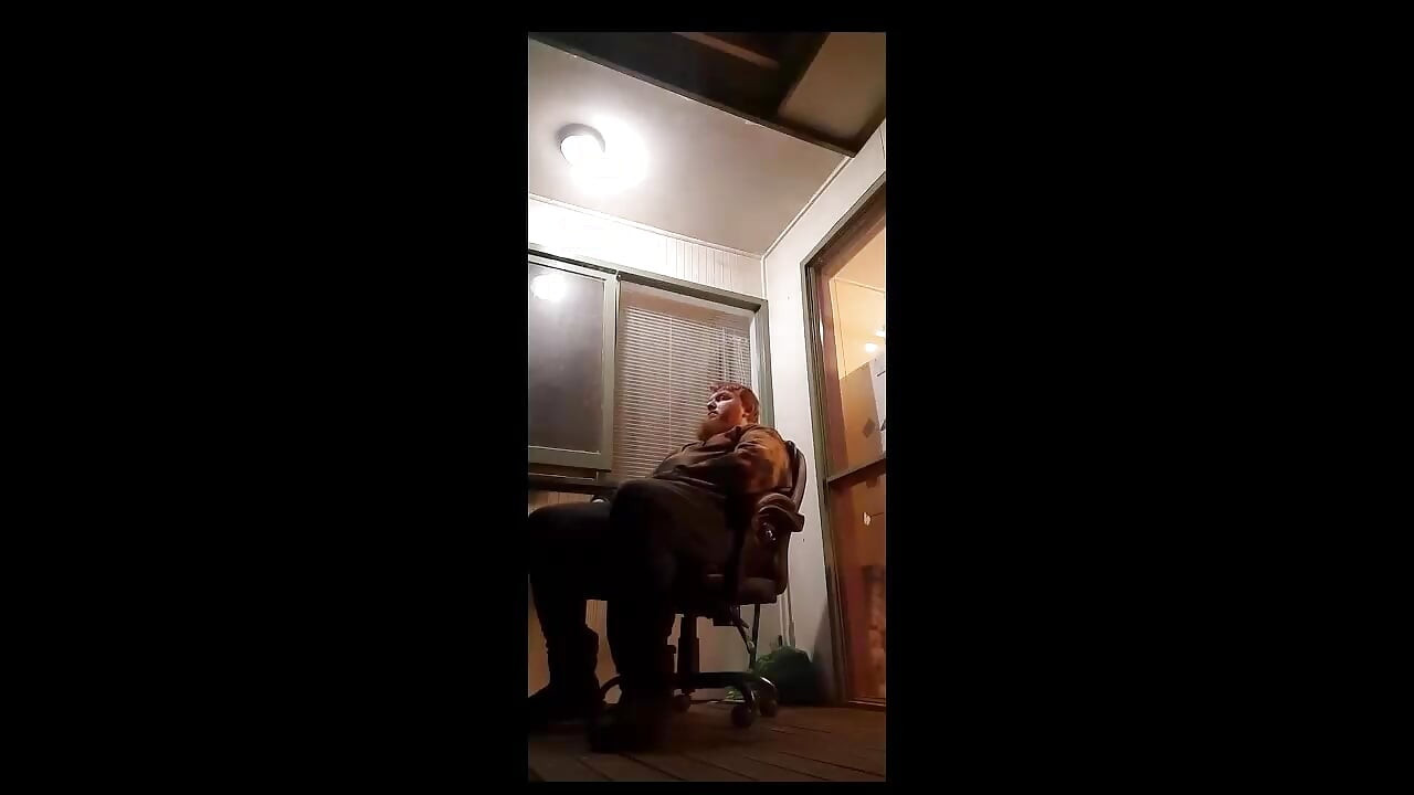 Сводная сестра была установить камеру на улице и застукала меня, и она застукала меня в середине сессии.