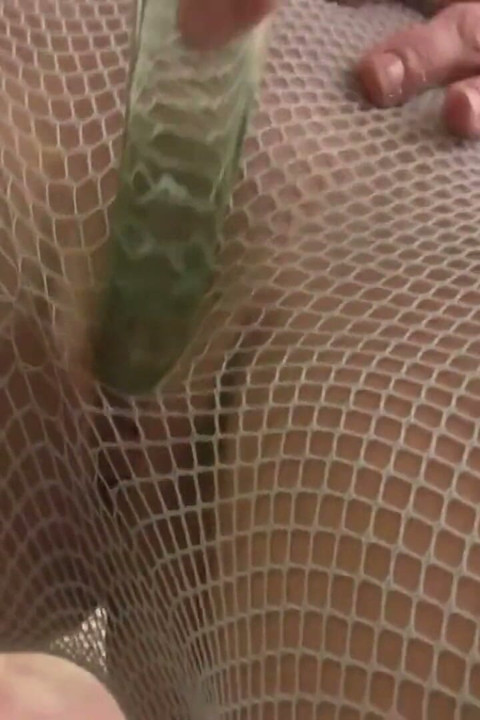 Fışkırtarak boşalmaya nasıl neden olduğunu görmek için yaşlı ve genç bakış açısına gidin