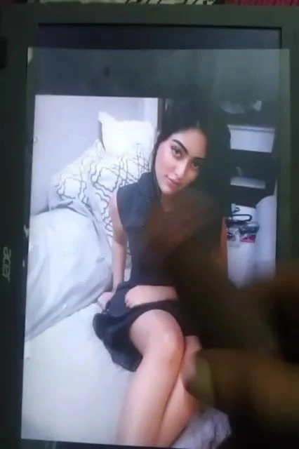 Penghormatan air mani panas Anu Emmanuel