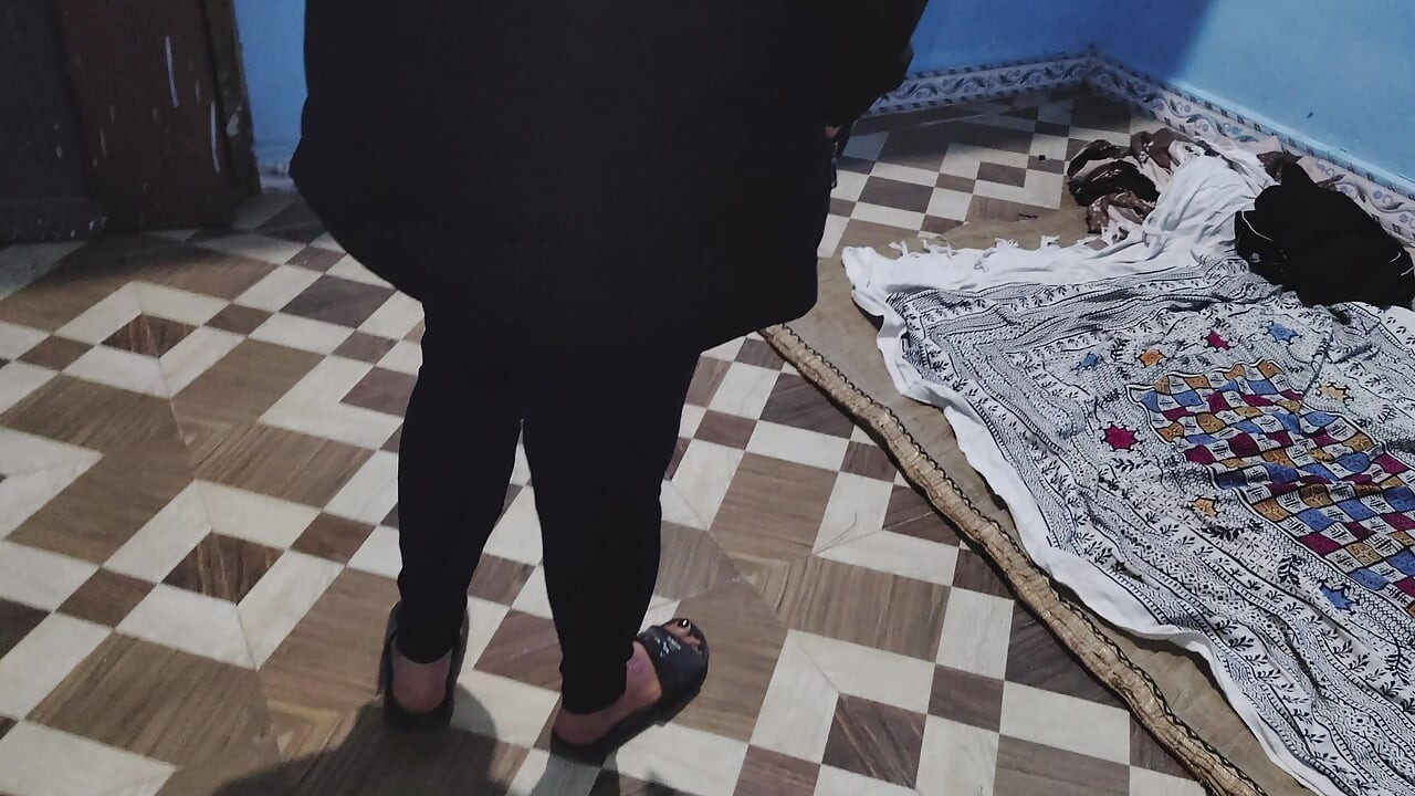 سخيف زوجة إخوتي الساخنة بعد أن تم القبض عليها وهي تستجول على سراويلها الداخلية